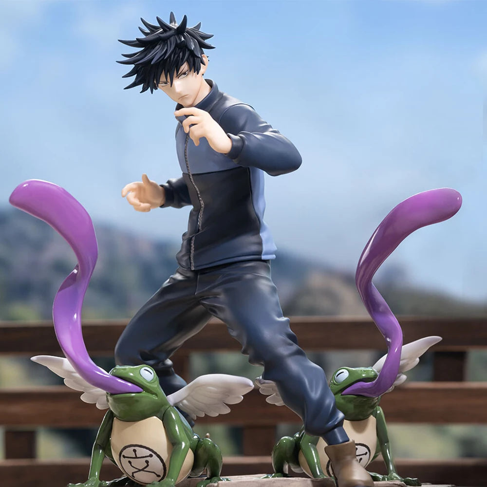 Figurine en tenue bleue, crapauds verts avec yeux blancs et tentacules violettes