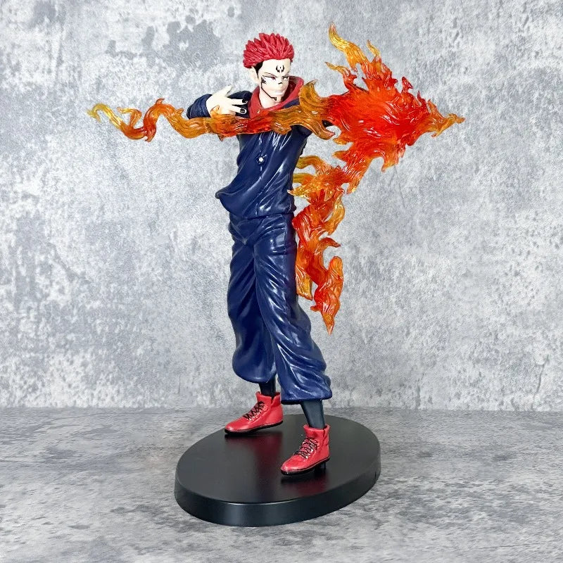Figurine en tenue bleue, cheveux rouges, flammes orange sur socle noir