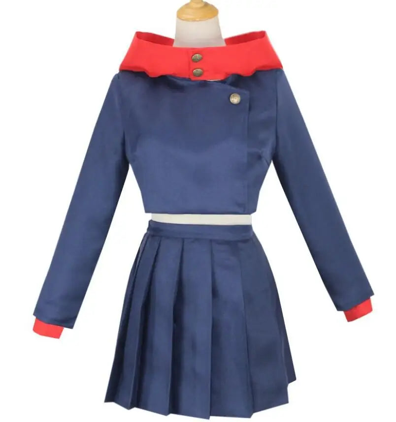 Haut bleu foncé à col rouge et jupe plissée courte, manches longues, costume femme