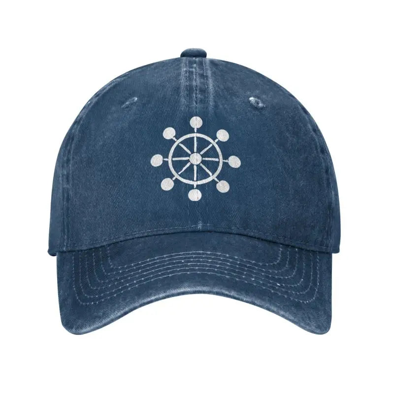 Casquette bleu marine avec logo Mahoraga au centre, coutures visibles