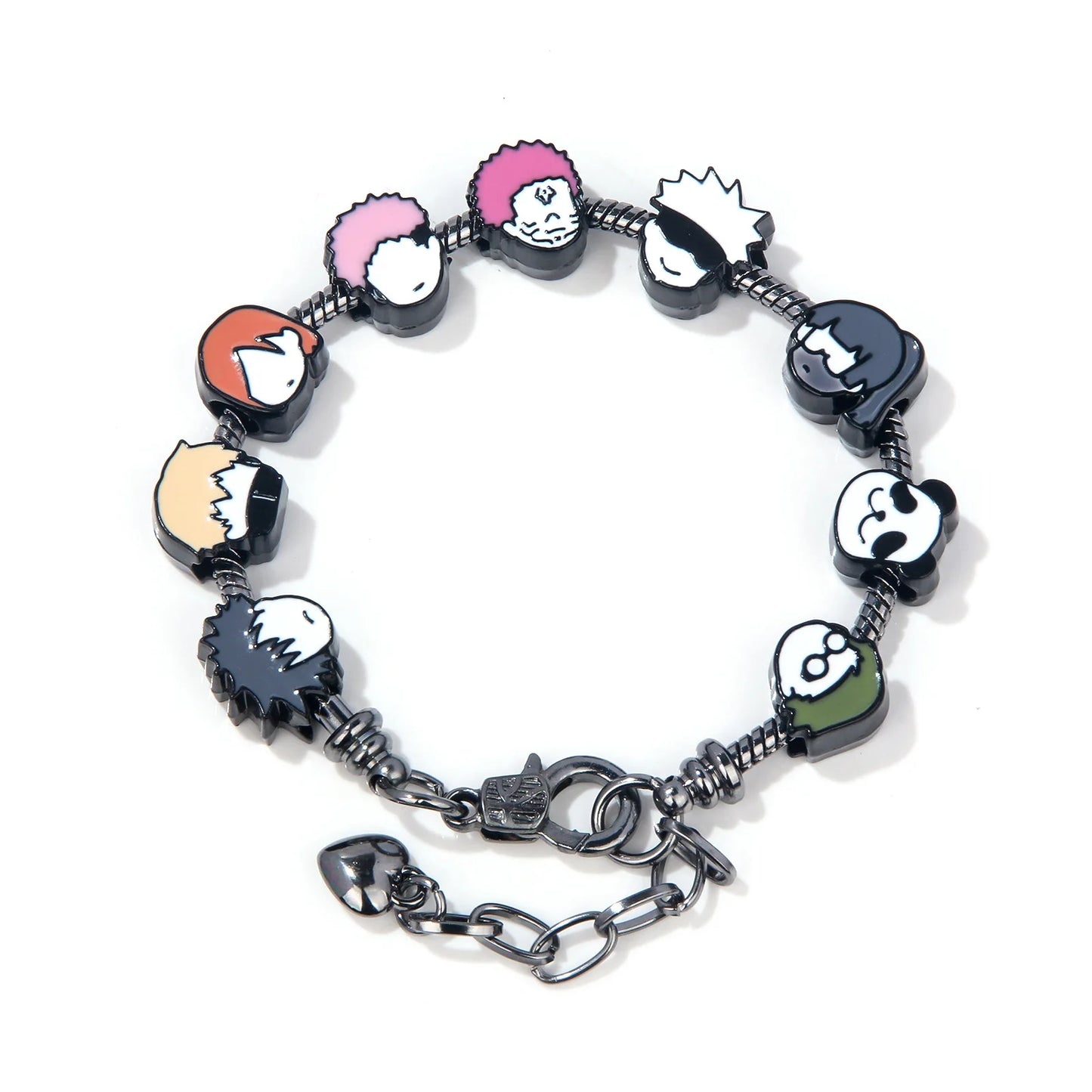 Bracelet à breloques de têtes, perles noires et anneau de fermeture avec chaînette.
