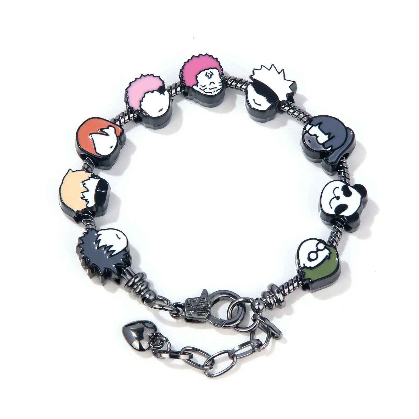 Bracelet à breloques de têtes, perles noires et anneau de fermeture avec chaînette.
