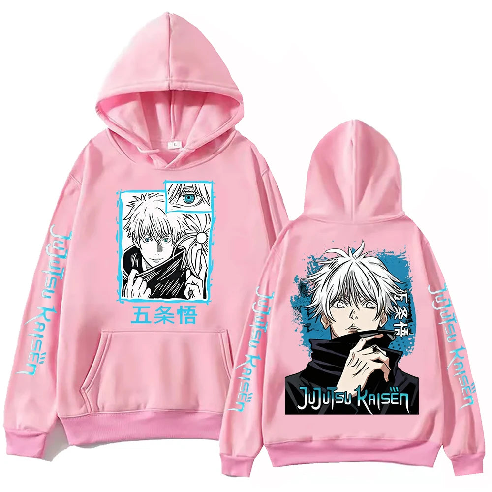 Hoodie rose à capuche, imprimés anime Gojo devant et dos, lettrage bleu sur manches.