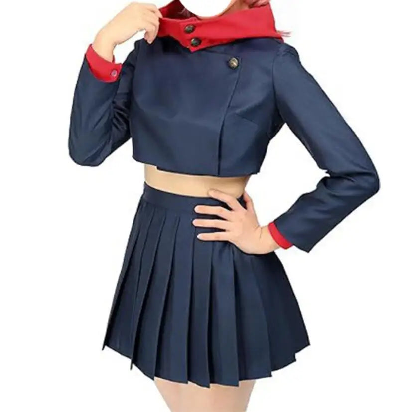 Veste courte bleu foncé et jupe plissée, col rouge, manches longues, costume femme