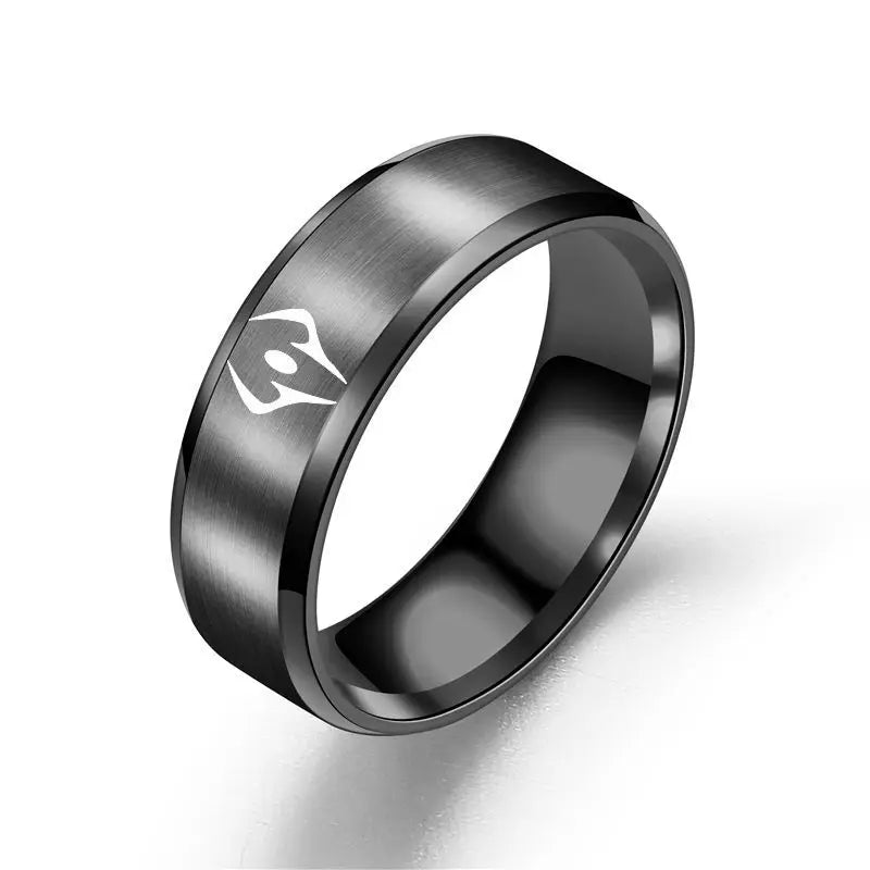 Bague acier brossé avec intérieur noir et symbole blanc sur la face