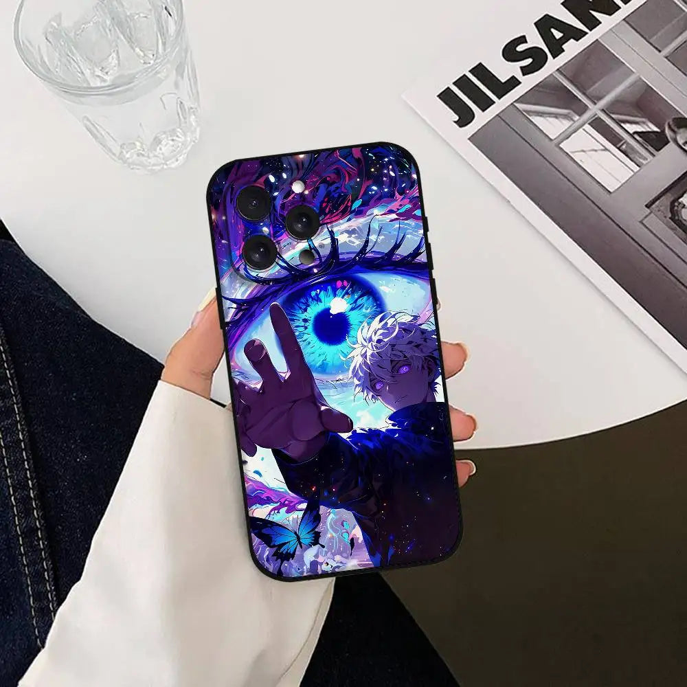 Coque iPhone avec motif Gojo Satoru, fond bleu/violet, éclairs et papillon