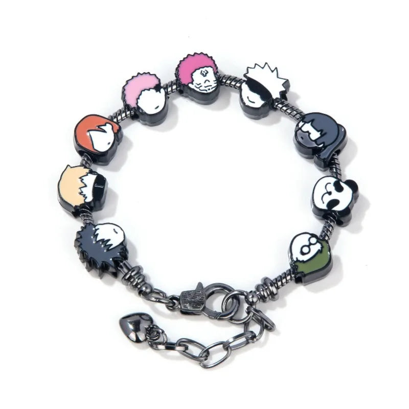 Bracelet à breloques têtes kawaii, perles noires striées, fermoir et chaînette.
