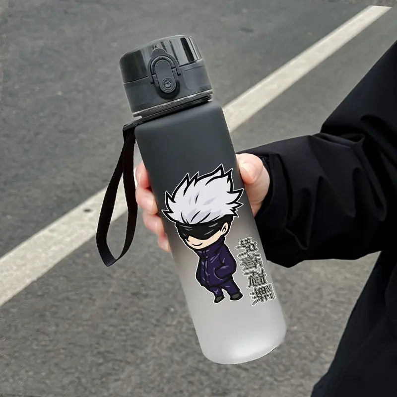 Gourde en acier noire mate avec dragonne et illustration du personnage sur le devant