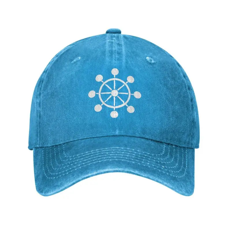 Casquette en jean bleu avec logo Mahoraga au centre, broderie blanche