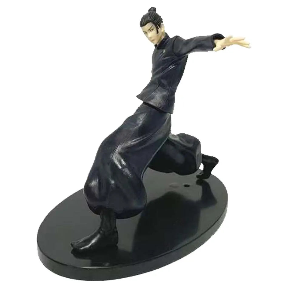 Figurine de personnage en tenue sombre, pose de combat avec bras tendu sur socle