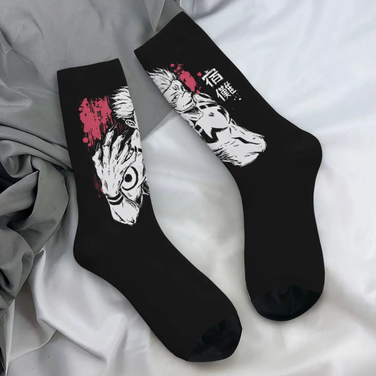 Chaussettes noires Jujutsu Kaisen, motif Sukuna en blanc et éclaboussures rouges