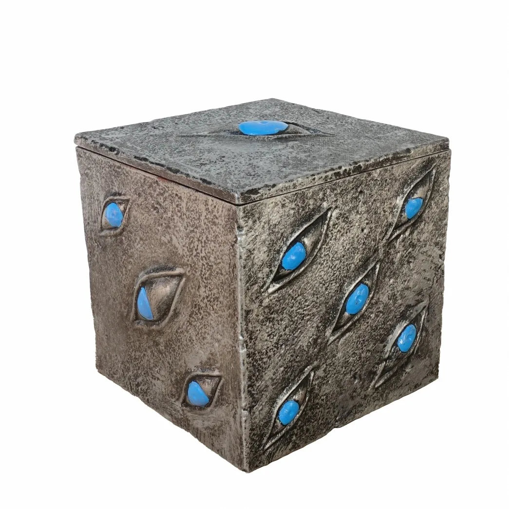Cube boîte Prison aux yeux bleus, finition gris granuleux, vue rapprochée
