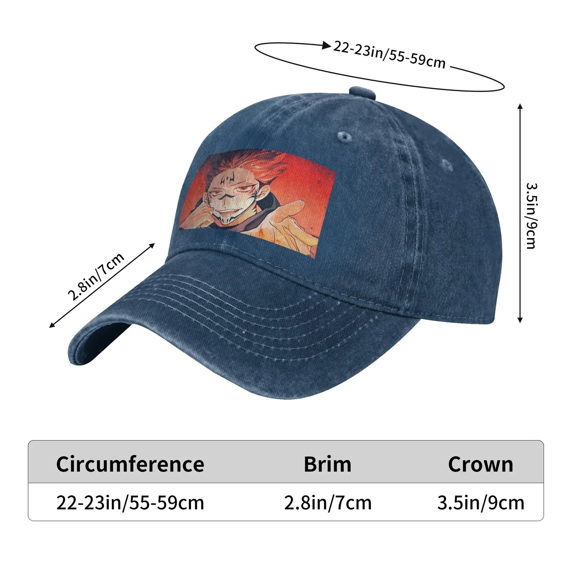 Casquette denim bleu avec patch personnage sur le devant, visuels de mesures et finitions piquées