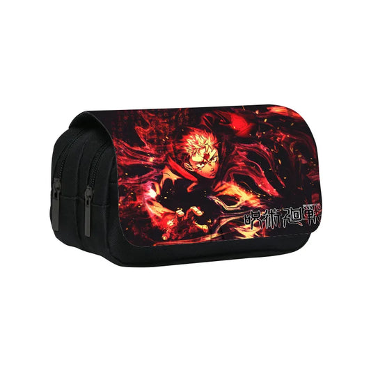 Trousse noire à fermeture éclair, motif animé rouge et feu, personnage en action.