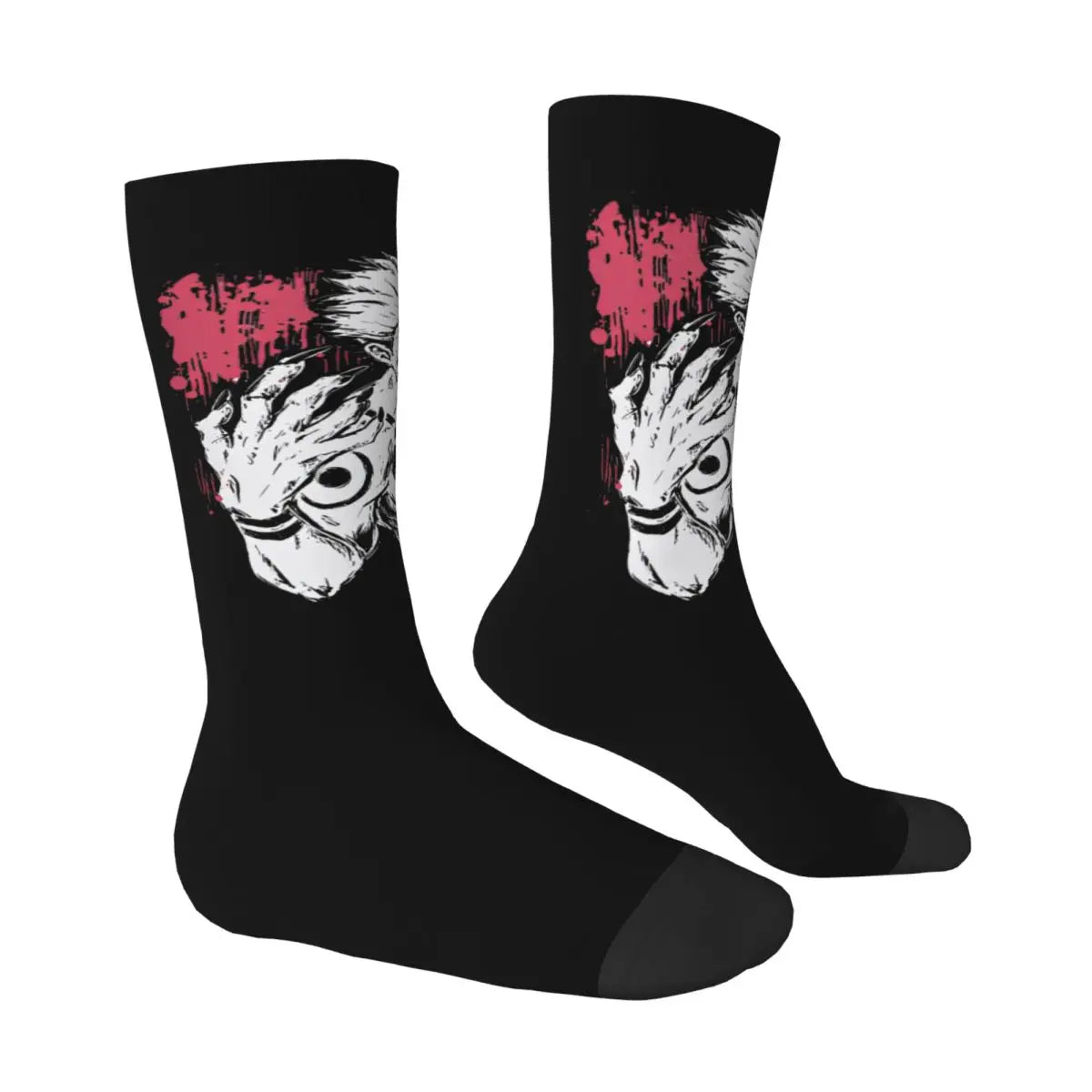 Chaussettes noires, motif Sukuna blanc et rouge sur le devant, vue rapprochée